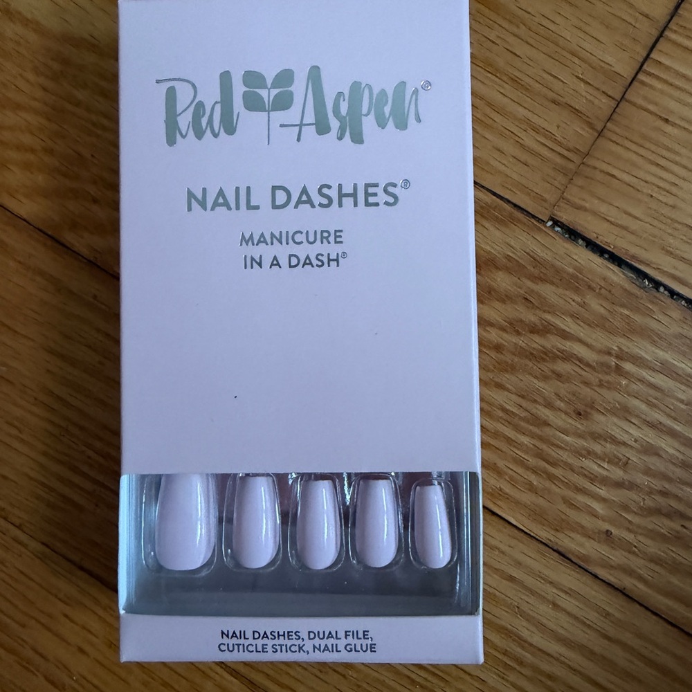 Red Aspen Nail Dashes Press-On Nails in Pale Pink